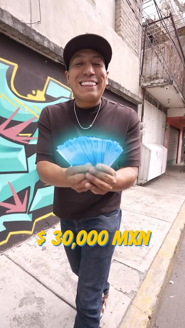 Instagram post by @yosoyyulay for Snickers. Caption reads: 🎁 Te REGALO 30mil si VENDES chocolates 🍫....