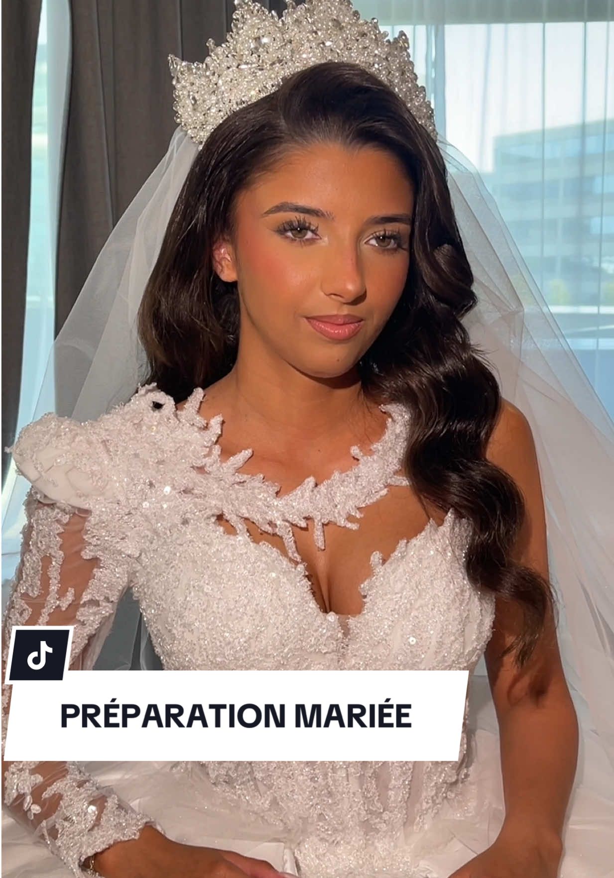 TikTok post by @angelaaa.makeup for Jeffree Star Cosmetics. Caption reads: MELINA 🤍 • Palette Soft glam - @glambymajha •....