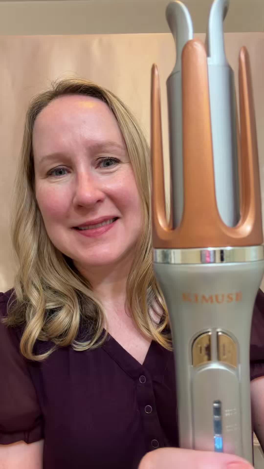 TikTok post by @hoppytshort for Kimuse. Caption reads: [...] out this useful hairstyling tool, the Kimuse....