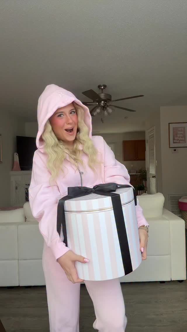 Instagram post by @bella_woodard for Bobbi Brown Cosmetics. Caption reads: @bobbibrown 💞.