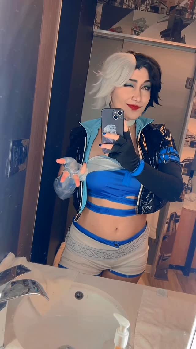 Instagram post by @the_best_of_cosplay.2 for CosPositive. Caption reads: i am ready to put on a show~! ❄️💙🎶 . so so happy....