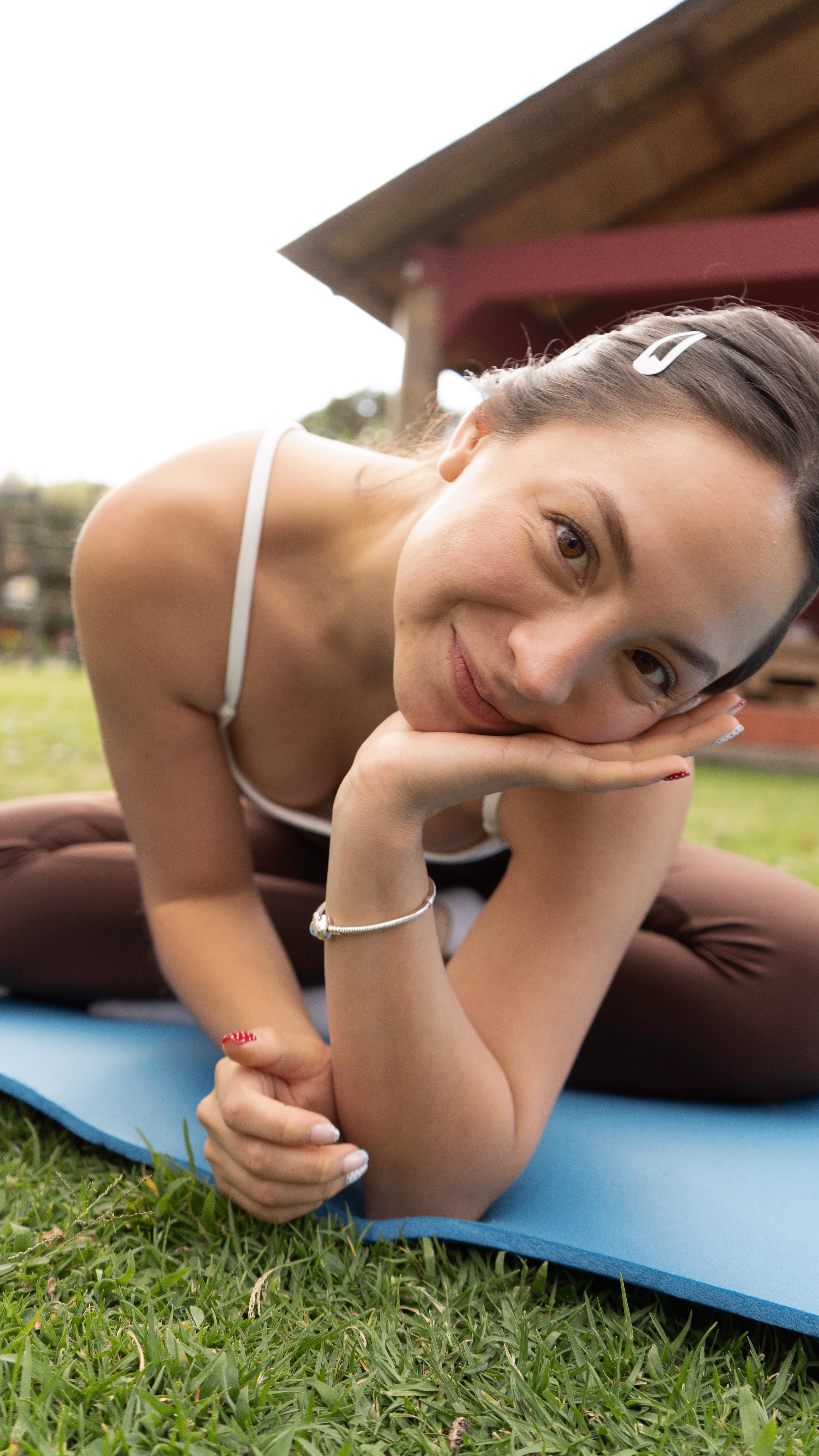 Instagram post by @valeskagordillo for Roland. Caption reads: Nunca olvides que tu bienestar vale más que....