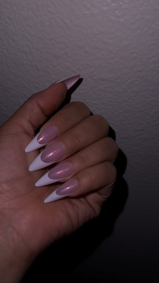 Instagram post by @esme25sz for BTArtboxnails. Caption reads: BTart box nails 💅🏻 @btartboxnails #nails....