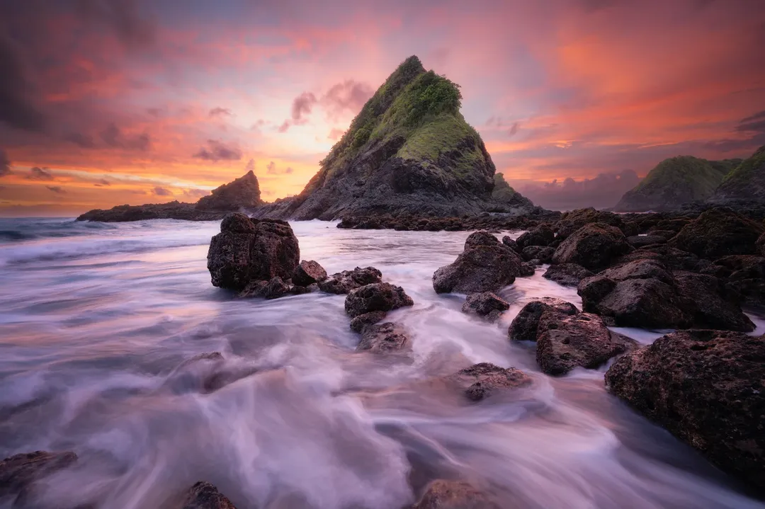 Instagram post by @chandra_chung for Tokopedia. Caption reads: Fifty Shades of Red ❤ 📍 Telawas beach, Lombok.....