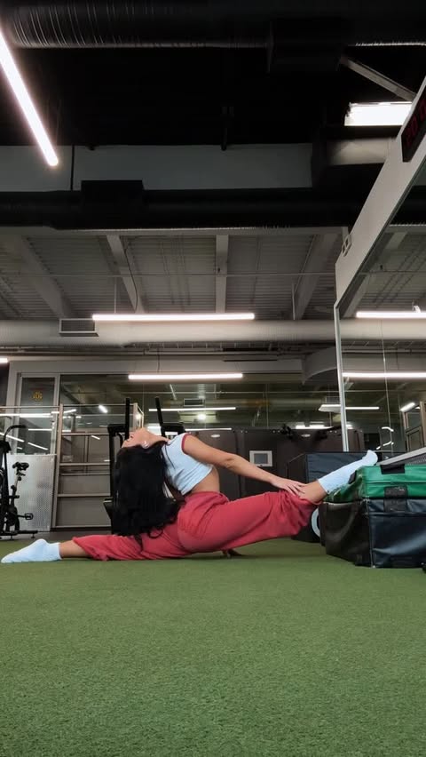 Instagram post by @ddfi.t for Darc Sport. Caption reads: Mobility Monday ✨ 

Wanting it is easy. Moving....