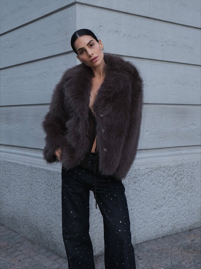 Instagram post by @valliludovica for PARFOIS. Caption reads: Less talk, more style. 

@parfois....