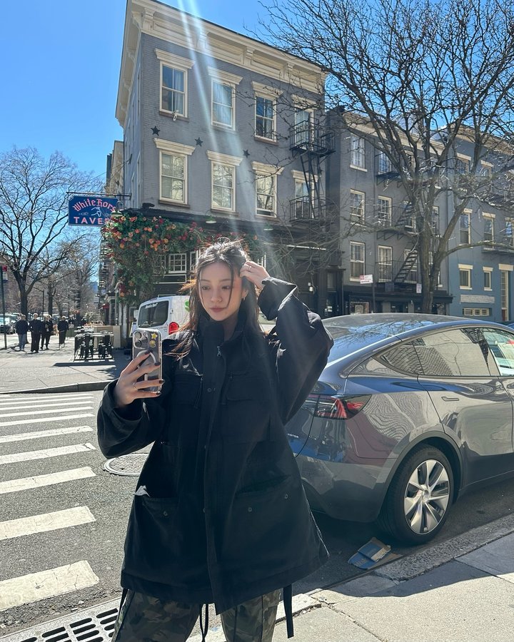 Instagram post by @lh_m_2 for Chrome Hearts. Caption reads: @chromeheartsofficial  luv ya💞💞.