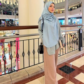 Instagram post by @orchidslibrary for TudungPeople. Caption reads: felt pretty the other day 💌✨
•
Anyways, here's....