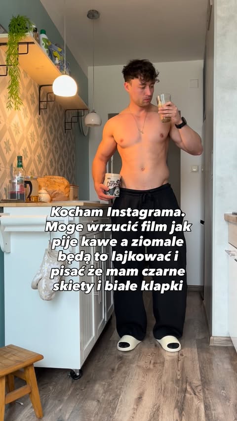 Instagram post by @rafsonn for KFD. Caption reads: [reklama] @kfdnutrition kod RAFSON #humor....