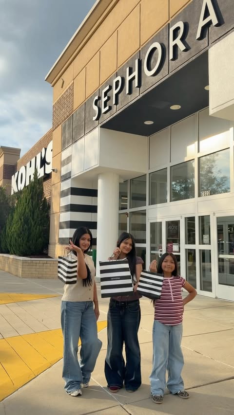 Instagram post by @daniela.reynaaa for Kohl's. Caption reads: [...] + shopping with my girls? Say less 😂💄....