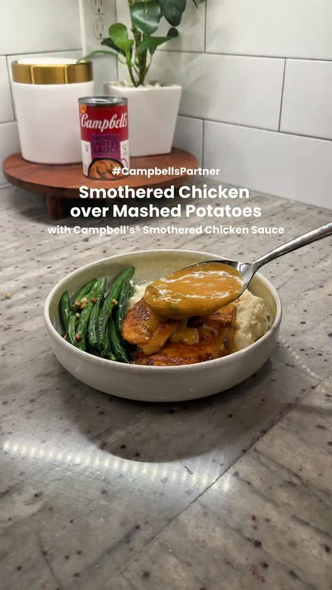 Instagram post by @itsdayswithdae for Campbell's. Caption reads: #CampbellsPartner Smothered chicken is hearty,....