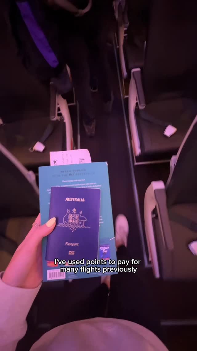 Instagram post by @tashinvests for Singapore Airlines. Caption reads: Want $10 for free AND bonus points without even....