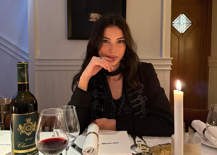 Instagram post by @carlajuulie for Zadig&Voltaire. Caption reads: la vie en rouge 🍷 • • • *invitation....