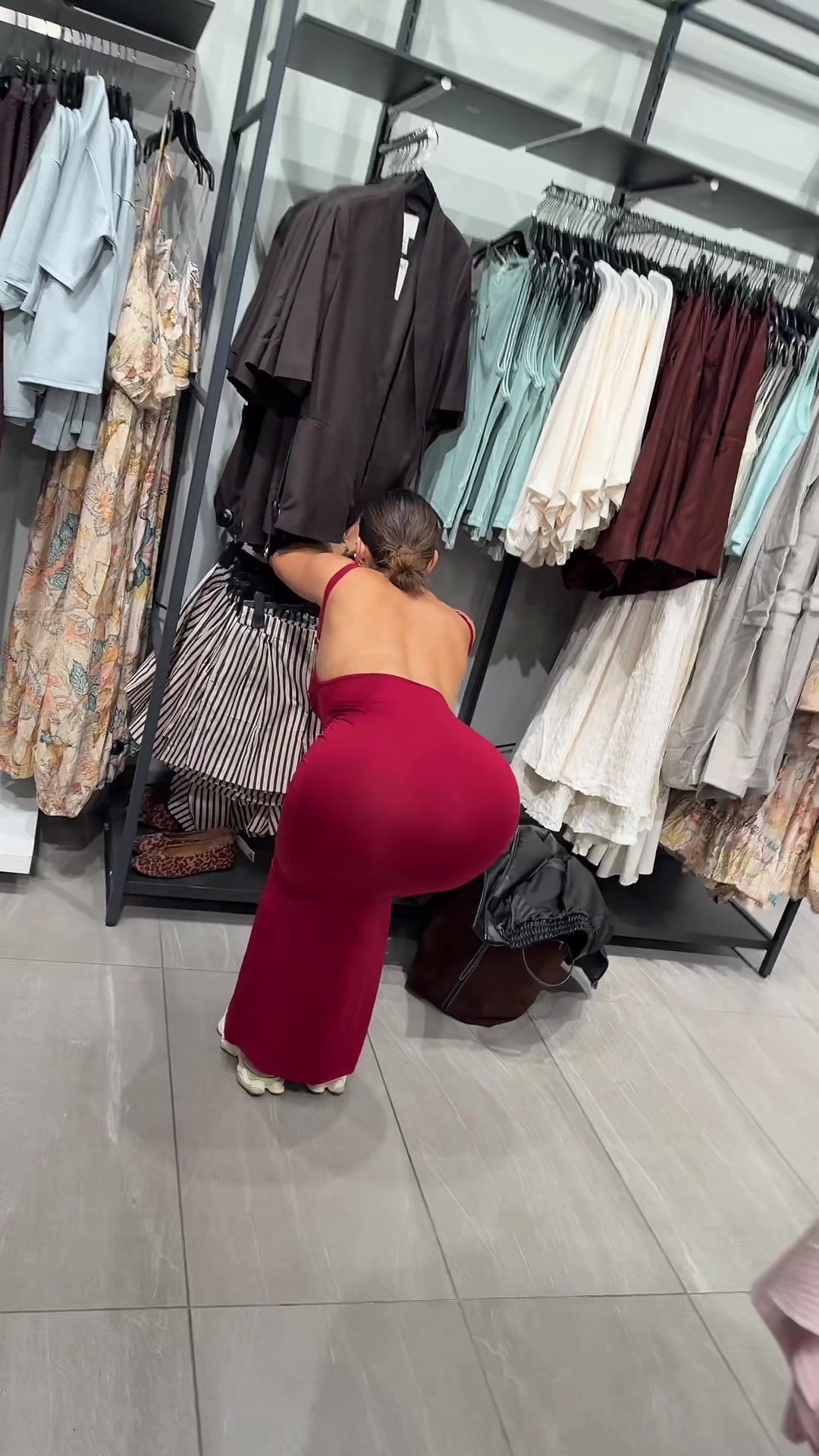 TikTok post by @moralaqueteenamora for NeoCell. Caption reads: [...] #gymgirls #dealsforyoudays AD @NeoCell....