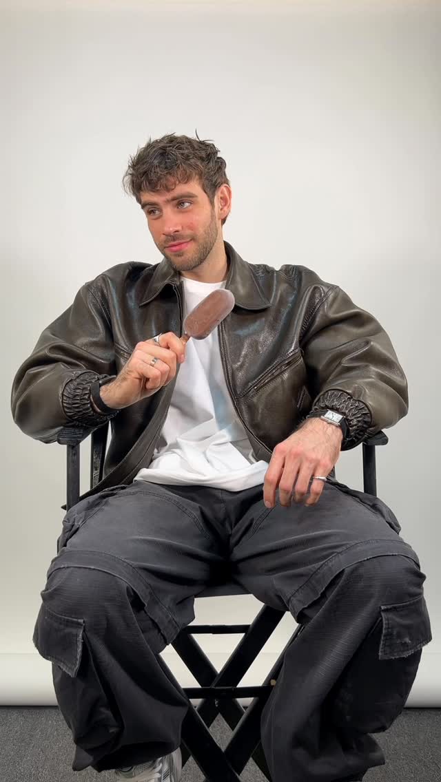 Instagram post by @andresbaida for Helados Holanda México. Caption reads: El crunch perfecto para complementar mi dia....