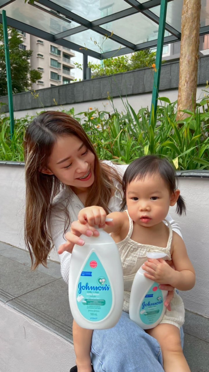 Instagram post by @stepobb for Johnson's Baby. Caption reads: Leah’s skin has always been so dry and sensitive....