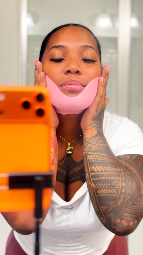 Instagram post by @teineuli_ for Round Lab. Caption reads: Another day, another snatch ✨ @roundlab_us....