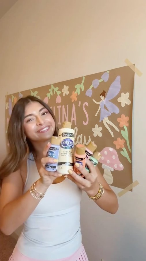 Instagram post by @signsby_alex for DecoArt. Caption reads: [...] partnership with @decoart....