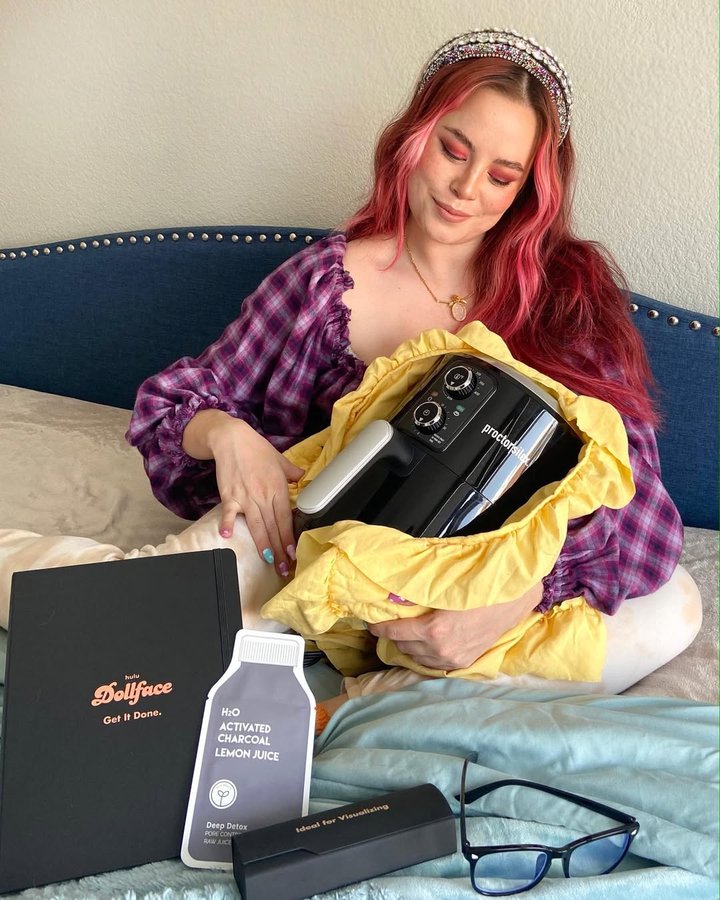 Instagram post by @rudeunicorns for Bustle. Caption reads: Meet my brand new baby air fryer!!! Thank you so....