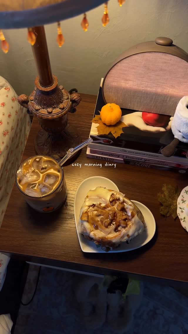 Instagram post by @elisapurrr for Hatch. Caption reads: cinnamon buns & cozy mornings have my heart....