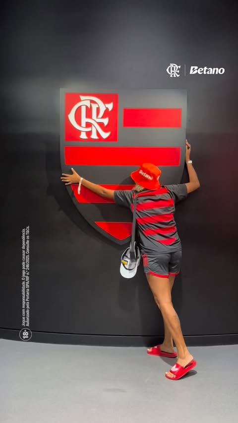 Instagram post by @acucenamengao for Betano. Caption reads: [...] meu " Dia de Flamengo " com a MAMÃE....