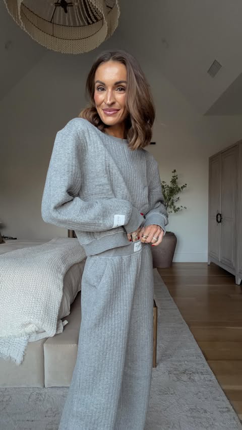 Instagram post by @laurenkaysims for Aerie. Caption reads: anyone else still living in sweats? 🙋🏽‍♀️ not....