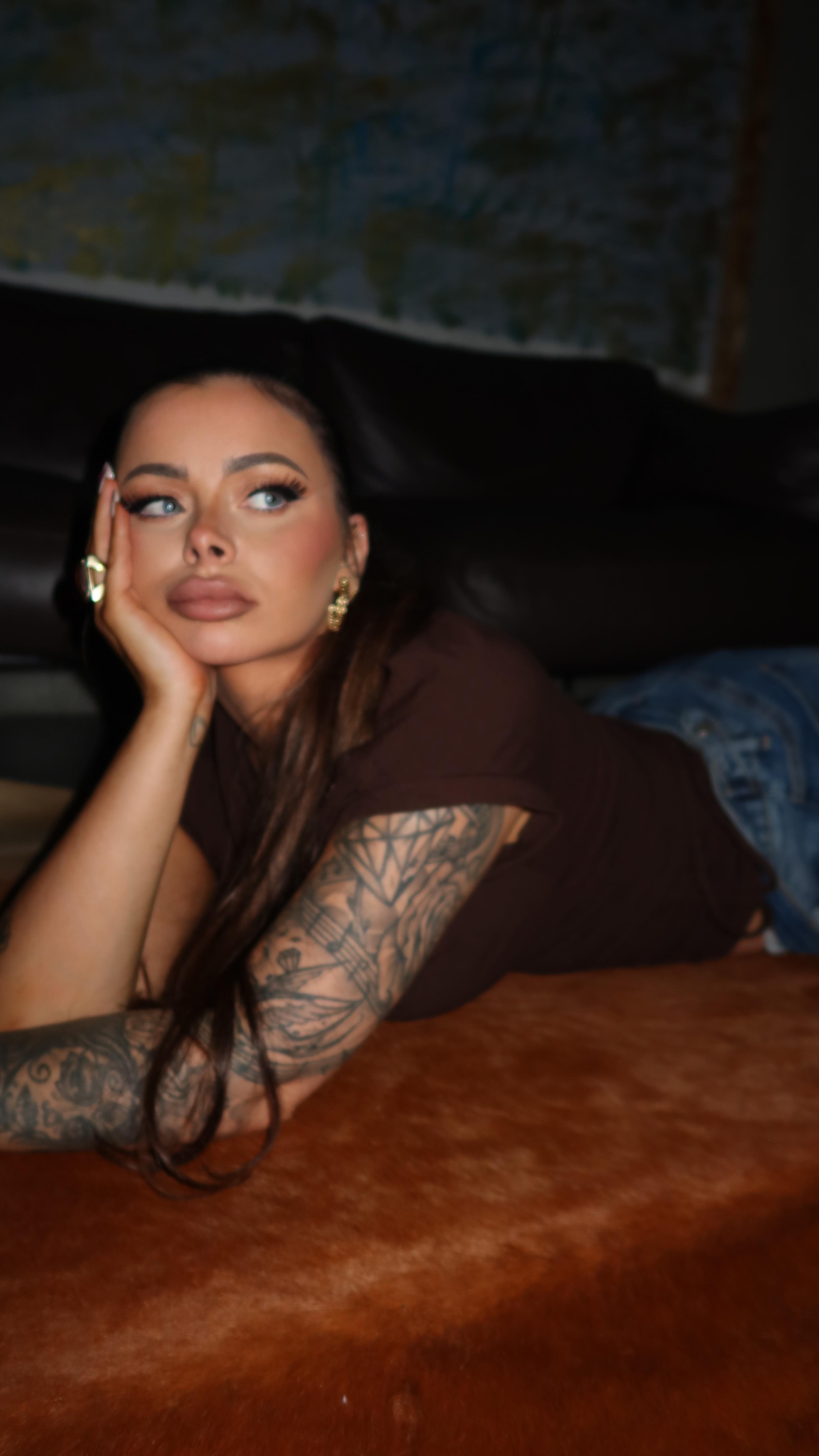 Instagram post by @loufitlove for Fashion Nova. Caption reads: Quelles tenues @FashionNova *publicité vous....