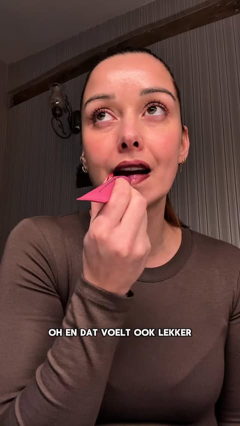Instagram post by @lottevanwezemael for Kruidvat. Caption reads: [...] test💄 e.l.f. is nu verkrijgbaar bij....