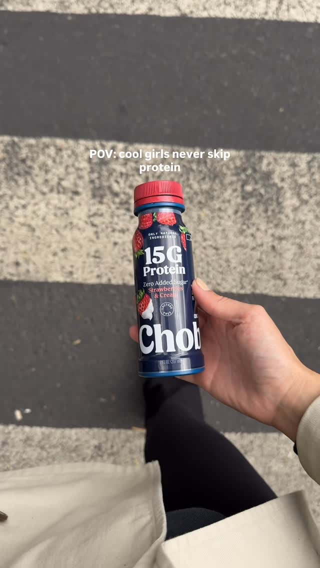 Instagram post by @americapf for Chobani. Caption reads: Protein snacks forever !! @chobanimexico ya en....