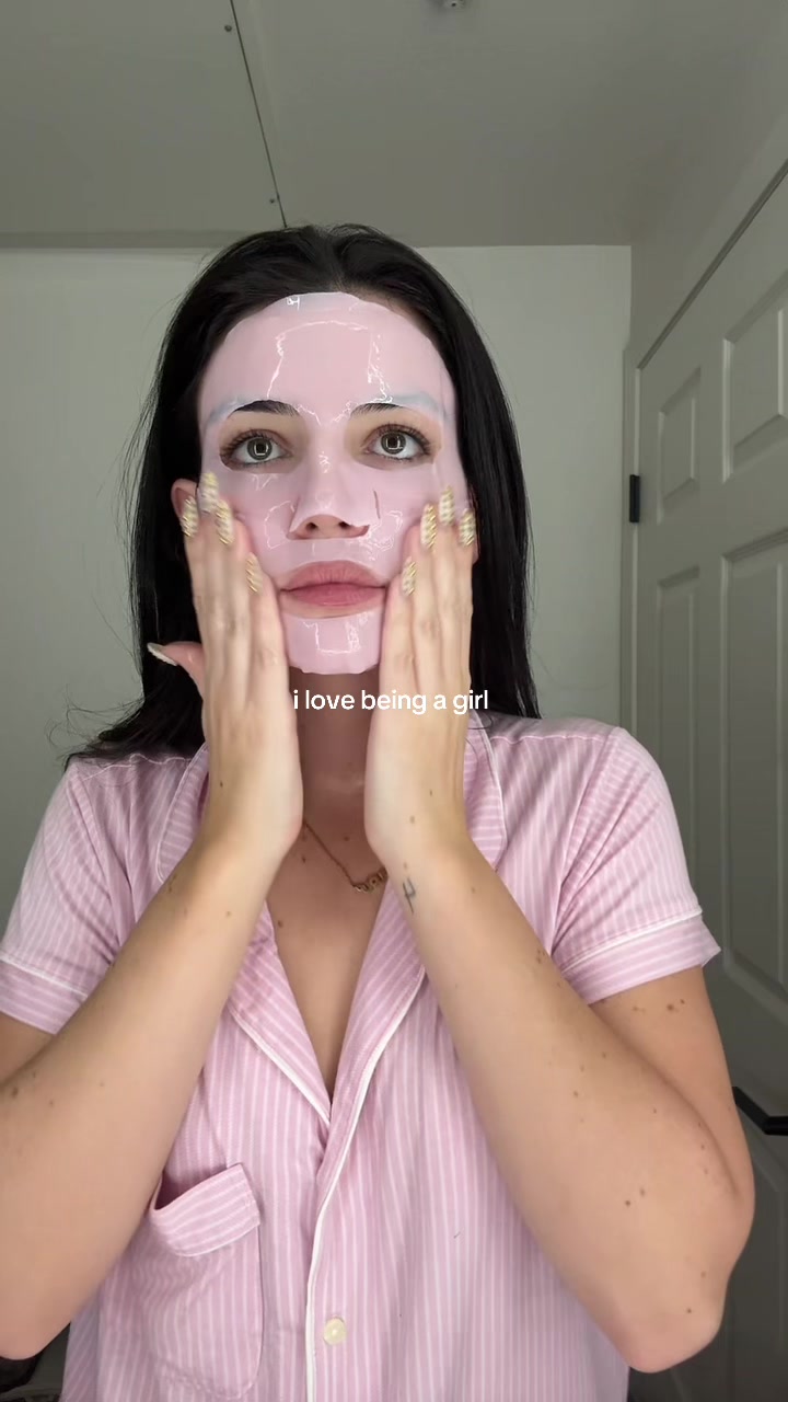 TikTok post by @juliafase for LOOPS. Caption reads: the og facemask @LoopsBeauty 💗🧖🏼‍♀️ #facemask....