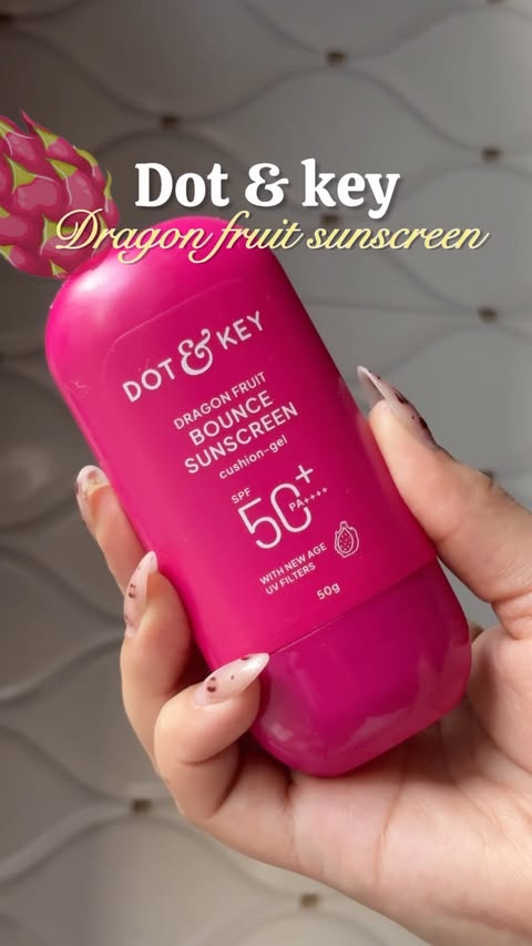 Instagram post by @ilovebeingawomennn for Dot & Key Skincare. Caption reads: When a brand reaches out with the confidence to....