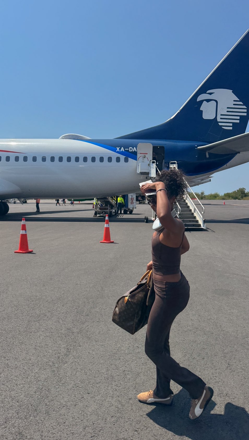 Instagram post by @iamsamiira for American Airlines. Caption reads: #AmericanAirlinesPartner #purewowpartner Time to....