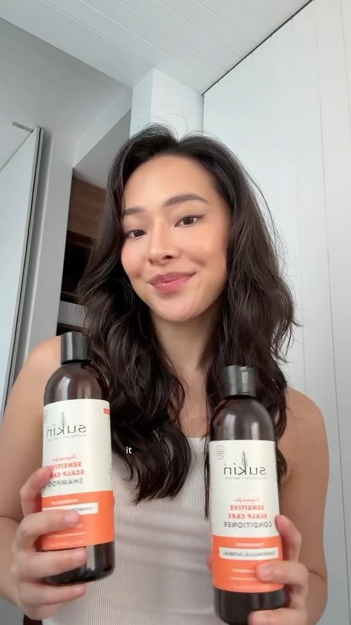 Instagram post by @melizzajaunet for Sukin Natural Skincare. Caption reads: my sensitive scalp hair care routine....