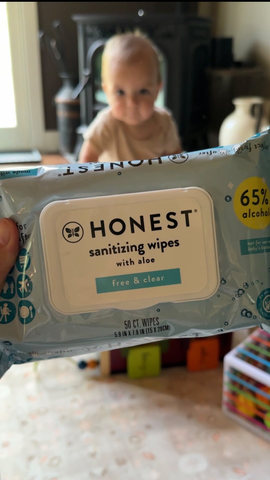 Instagram post by @uesthings for Honest. Caption reads: Little hands touch everything — @honest wipes keep....