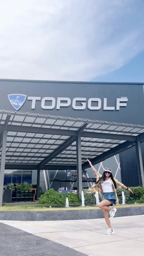 Instagram post by @somyatripathii for Topgolf. Caption reads: [...] of energy you never want to leave 💚 Topgolf....