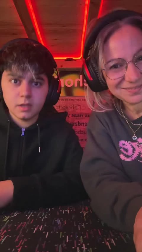 Instagram post by @mamachorii for HyperX. Caption reads: @hyperxspain gracias por este increíble [...].