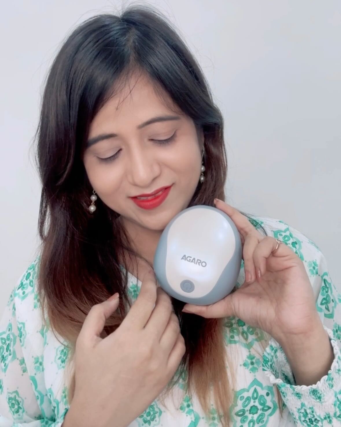 Instagram post by @miruu_sheikh for AGARO Lifestyle. Caption reads: AGARO Scalp Massager
.
.
Massager for Hair....