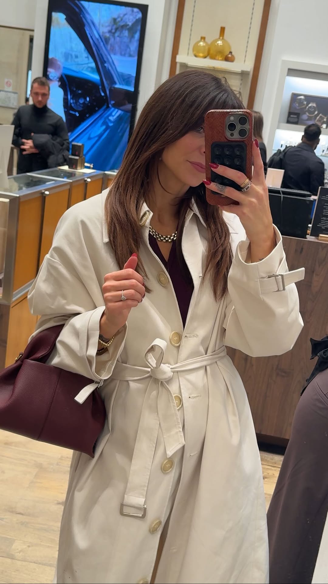 Instagram post by @sabrinacsari for fossil. Caption reads: Grwm pour mon dîner avec @fossil dans un....