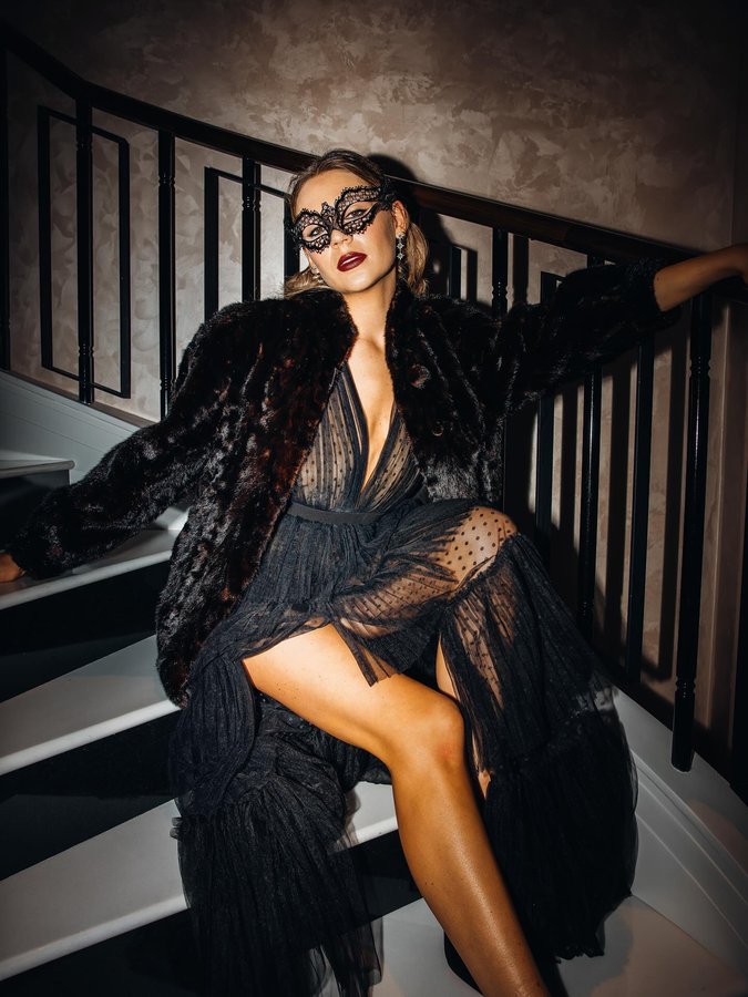 Instagram post by @saff_michaelis for MOTH Drinks. Caption reads: Didn’t you know? Saff hosted 😏🕯️😉

Theme:....