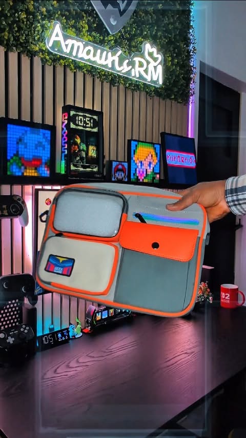 Instagram post by @amauris.rm for GeekShare. Caption reads: I received this amazing bag from @geekshareplus....