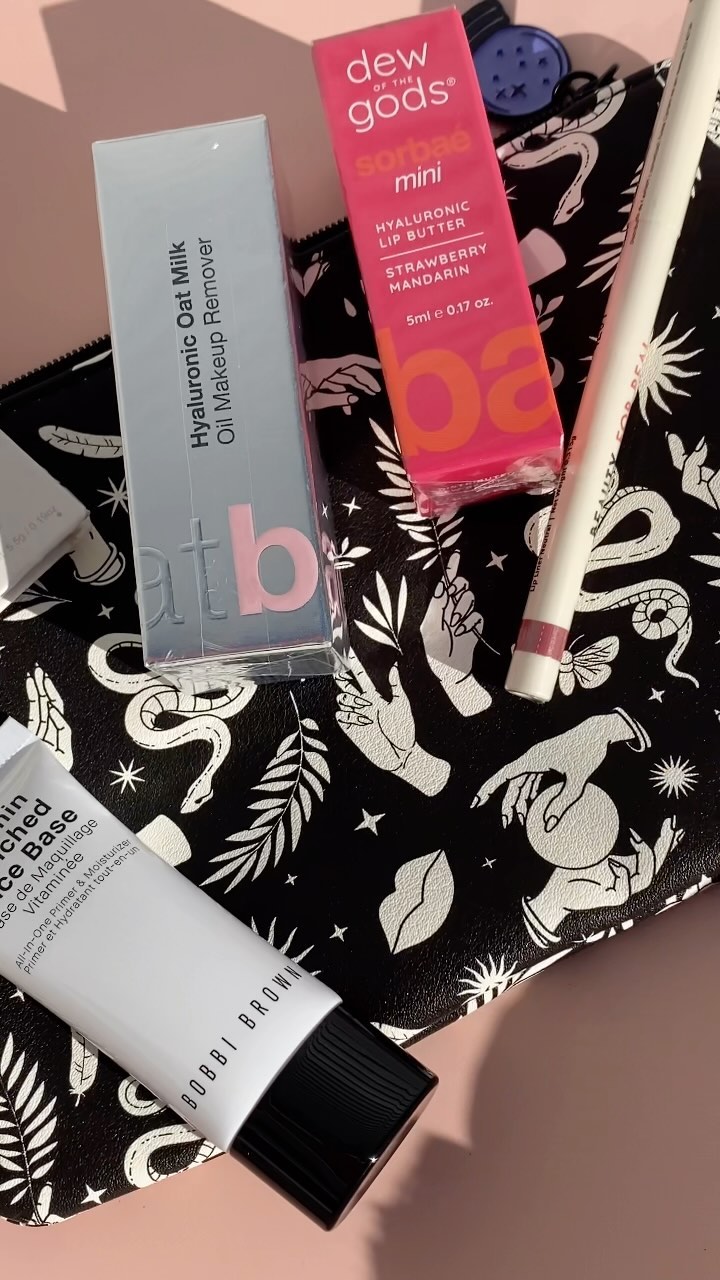 Instagram post by @lexlovesmakeup_ for Boxycharm. Caption reads: How spooky cute is the October @ipsy glam bag! ☀️....