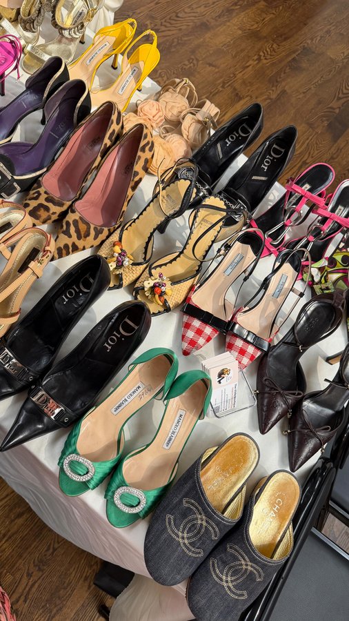 Instagram post by @stylewithsoco for thredUP. Caption reads: I love how this fit came together! find head to....