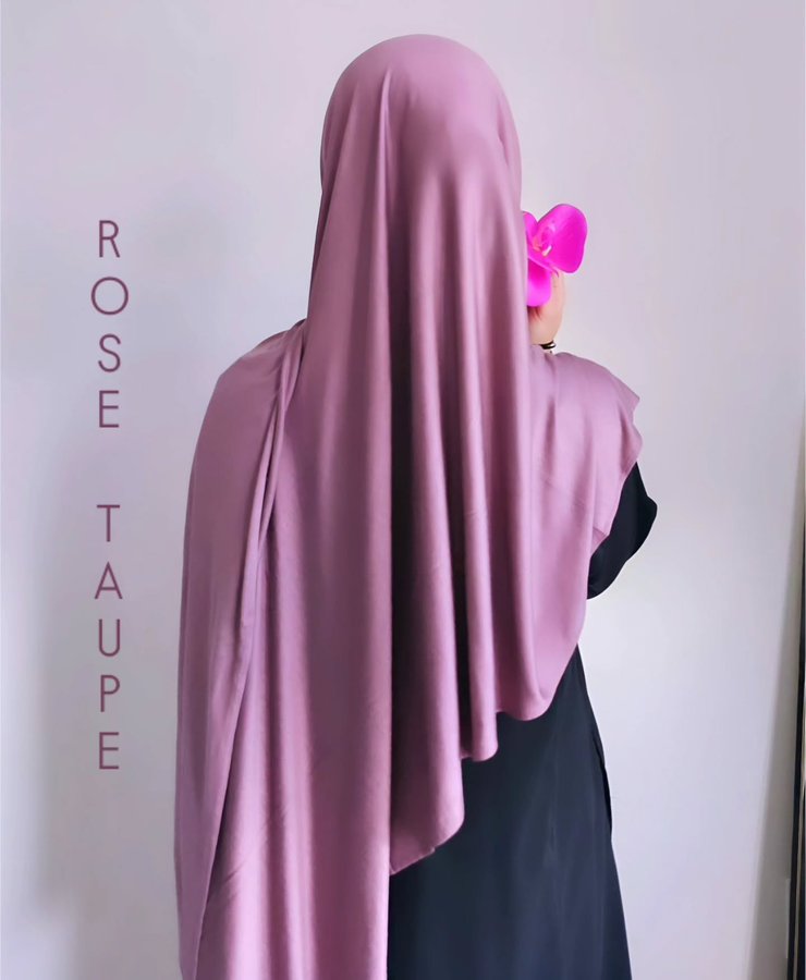 Instagram post by @salameveryone for VOILE CHIC. Caption reads: [...] elevate your hijab look with the new....