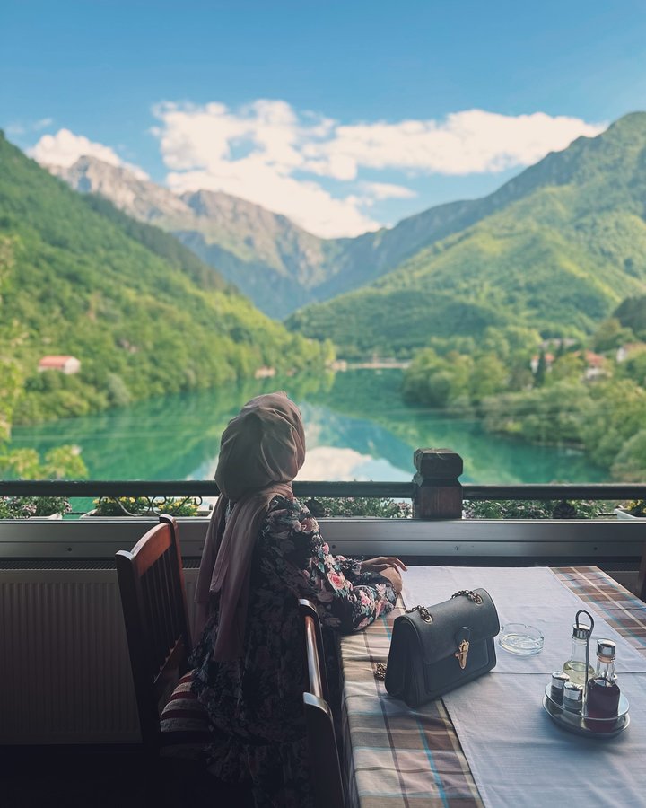 Instagram post by @the_travelette for Hiccup. Caption reads: Exploring His creation, one breathtaking view at a....