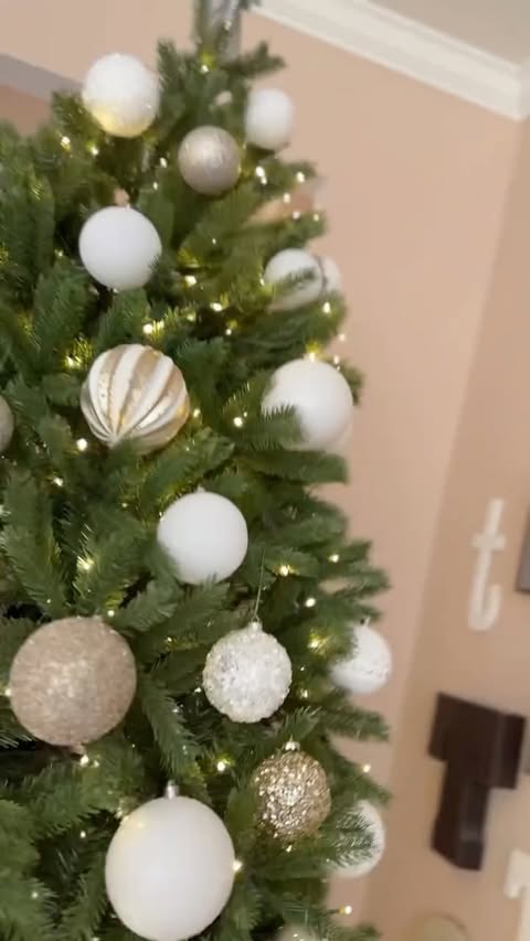 Instagram post by @nickibthomas for King of Christmas. Caption reads: the new carpet is in & the final of my three....