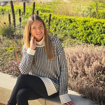 Instagram post by @juliettelonguet for Kujten. Caption reads: [...] and maybe even already wear and love @kujten....