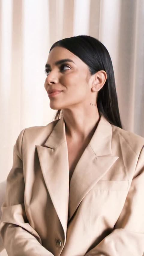 Instagram post by @carlanunez_ for Tini Lux. Caption reads: [...] esfuerzo. ✨ Use code BFCM25 for 25% off....