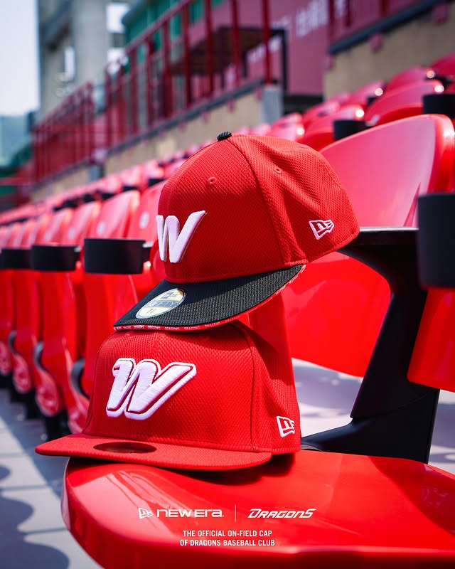 Instagram post by @wdragons_baseball for New Era Cap. Caption reads: [...] New Era 販售中 ! #dragons #CPBL #neweracap....