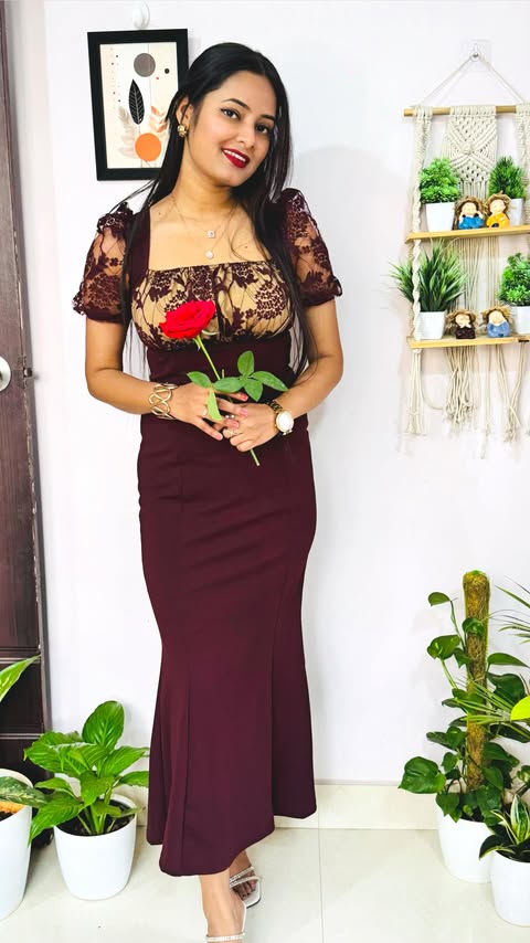 Instagram post by @neha_jais530 for Snapdeal. Caption reads: [...] Day 🥀 Comment for the link 🔗 #snapdeal....