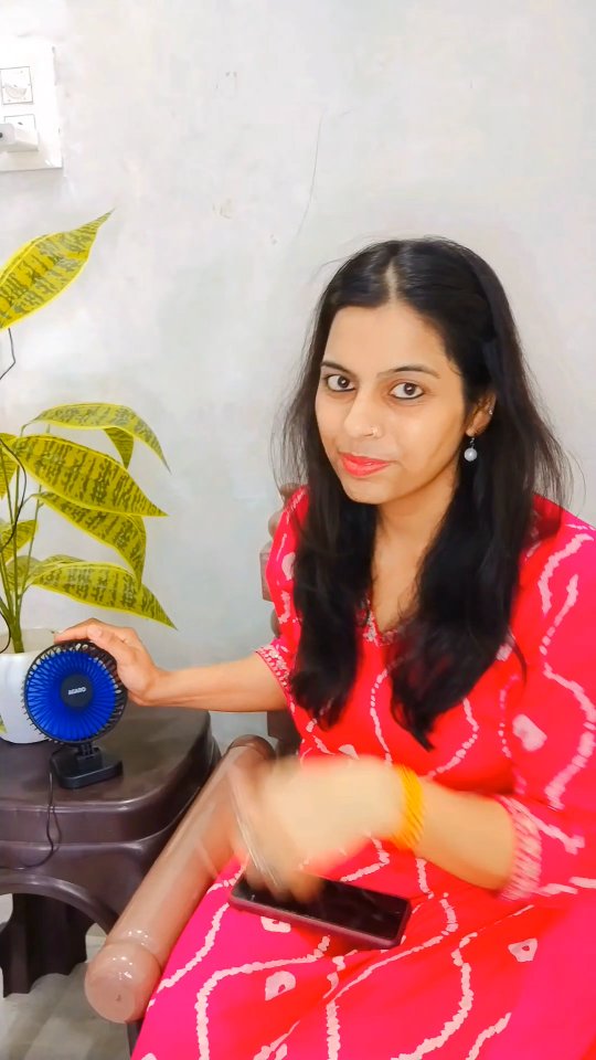Instagram post by @sona_singh172 for AGARO Lifestyle. Caption reads: AGARO desktop fan 4 Inches, 3 Speeds, USB....